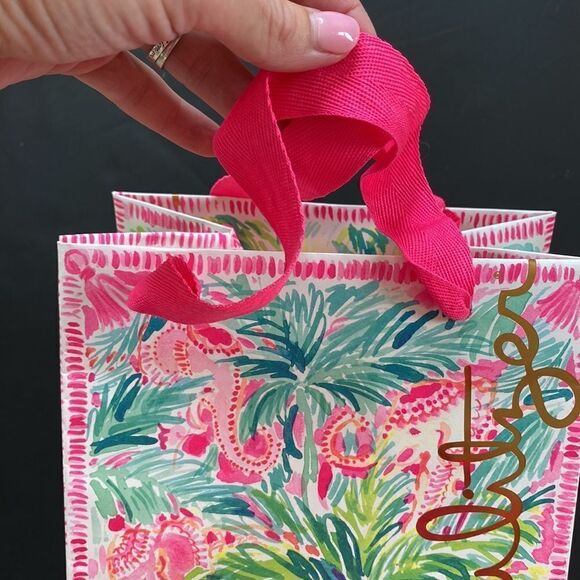 Lilly Pulitzer Reusable Paper tote Shopping Bag Miami Tropical Pink 12 X 8 X 5‎ - Picture 2 of 10